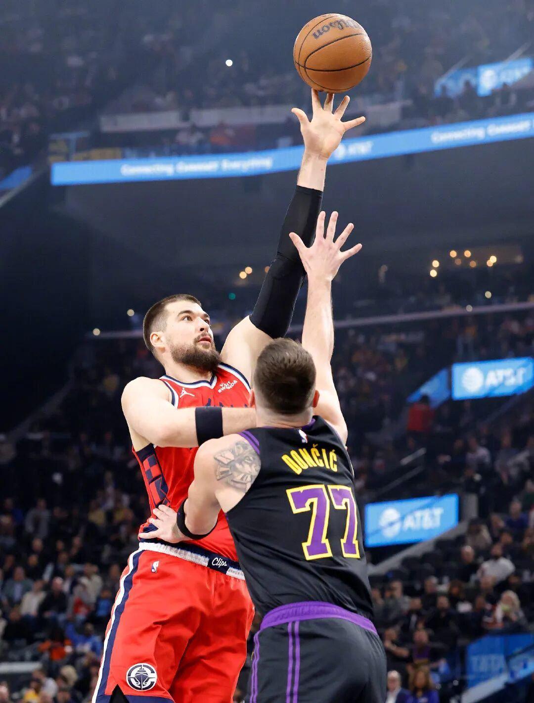 bet365-输快船遭双杀！还好詹姆斯给球队吃定心丸，但想争冠需补强中锋了