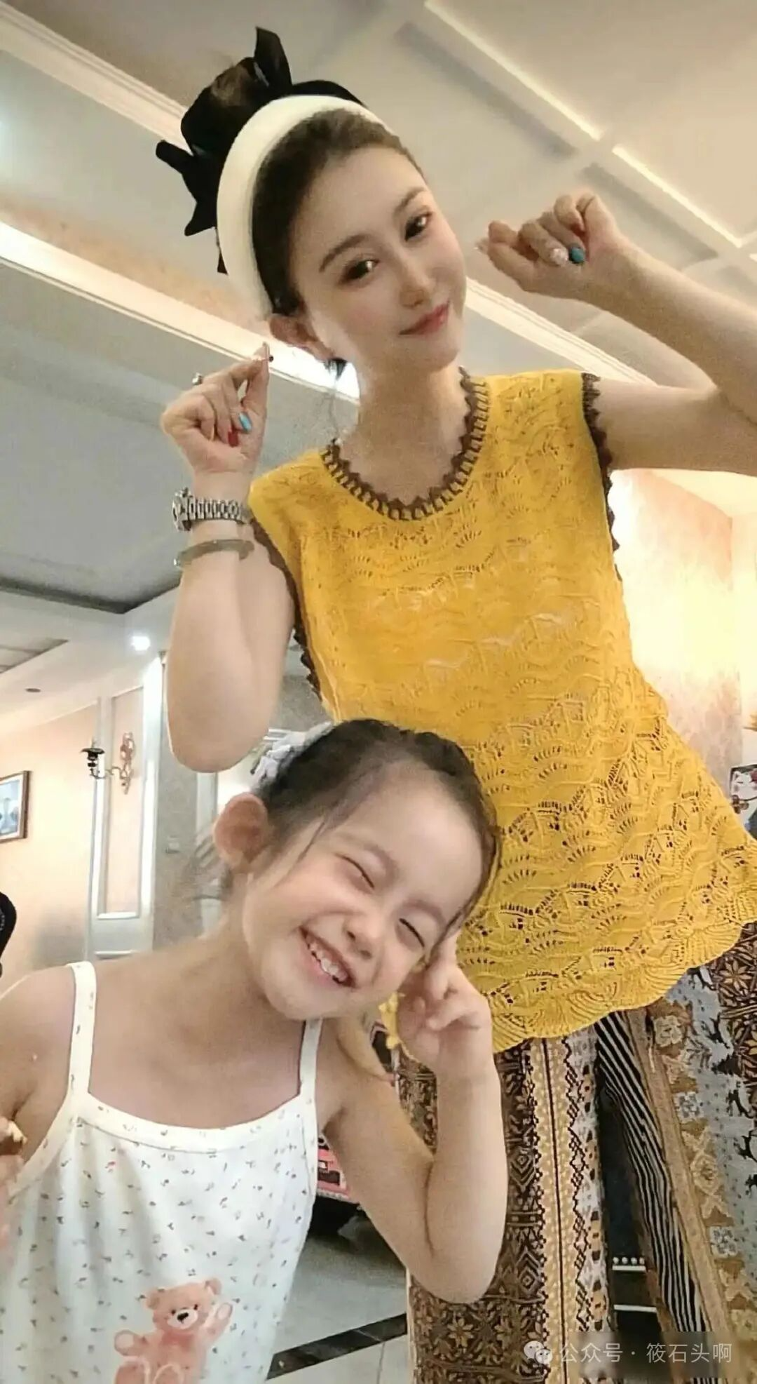 wellbet-网红王炸姐直播时去世!仅39岁,黑色外套像件寿衣,女儿才四岁!